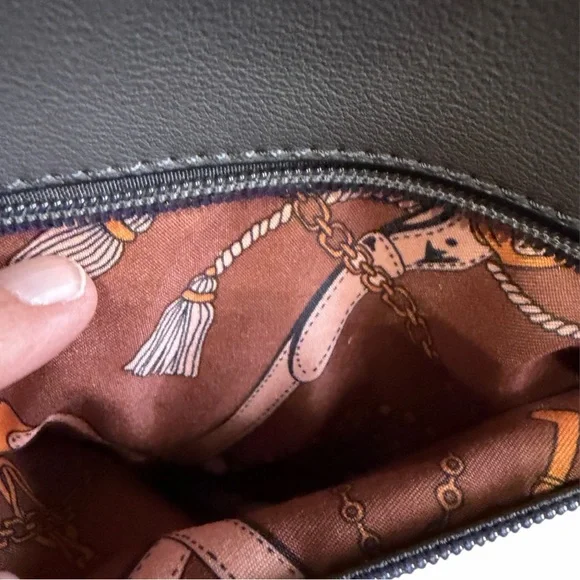 Elegant Gray Tote Bag with Wallet - Picture 8 of 15